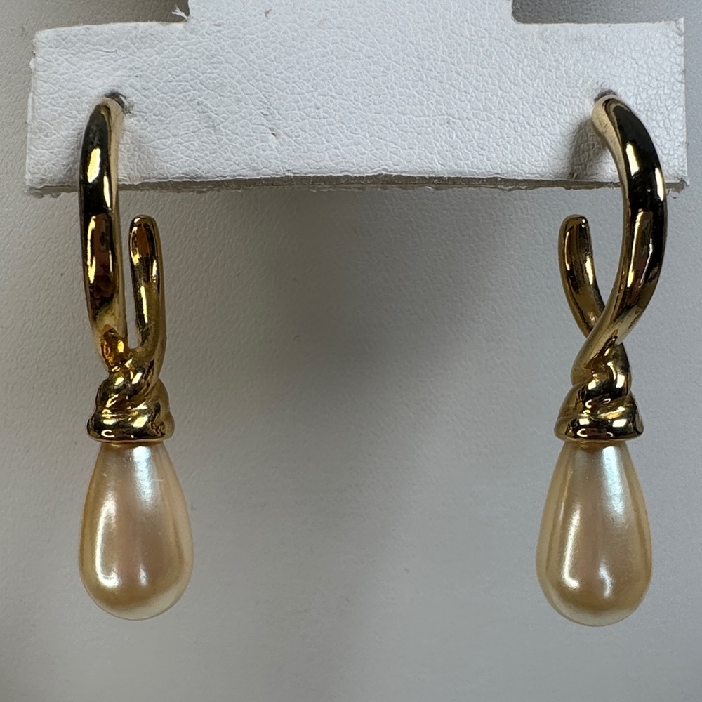 Vintage Elegant Gold and Cream Drop Earrings